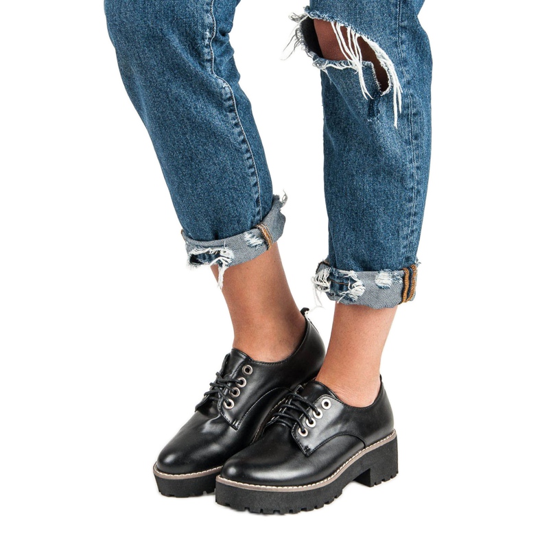 Modne cipele na vezanje crna 1
