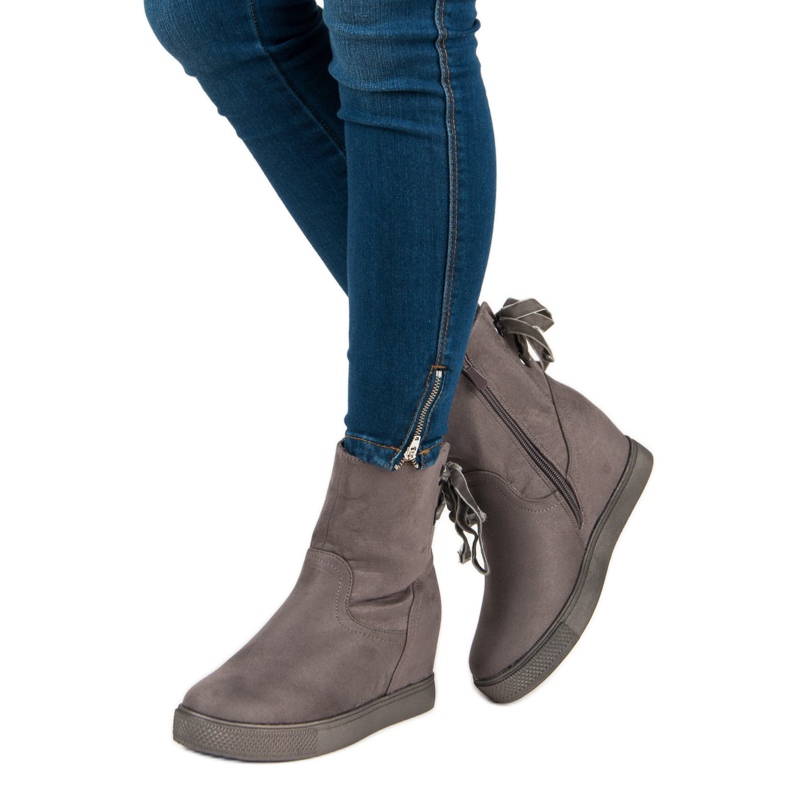 Bestelle Bordo čizme na klin siva 2