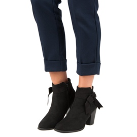 SDS Crne gležnjače na postu crna 1