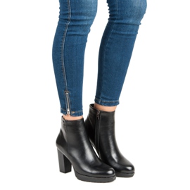 Weide Crne gležnjače na postu crna 2