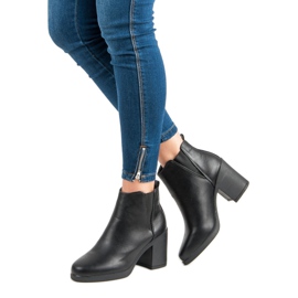 Udobne štikle crno 1