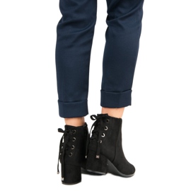 Ženske čizme s povezom crna 1