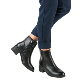 Small Swan Klasične čizme s visokim potpeticama crno 1