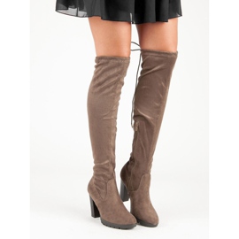 Cm Paris Mušketiri od antilopa na stupu bež 2