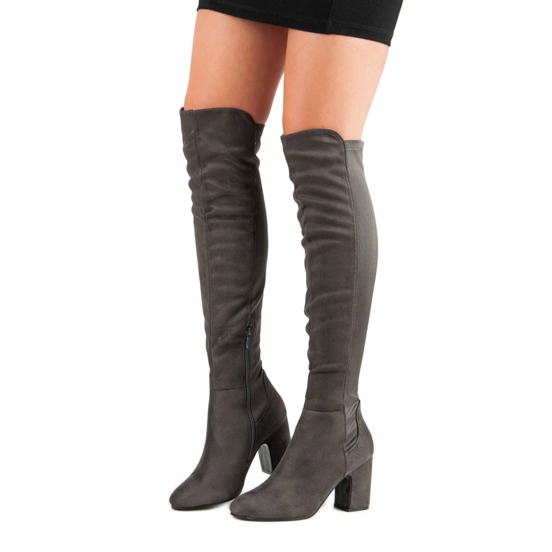 Seastar Odgovarajući mušketiri na postu siva 1