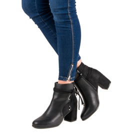 Nio Nio Crne čizme na postu crna 2