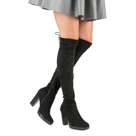 Cm Paris Mušketiri od antilopa na stupu crna 1