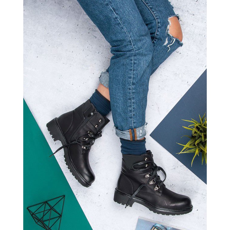 Janessa Radnici u crnoj vezici crna 1