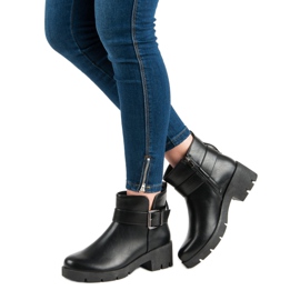 Kayla Crni radnici na platformi crno 2