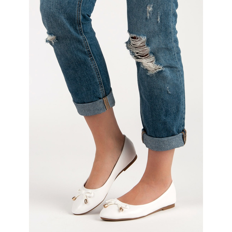 Bijela balerina s mašnom 1