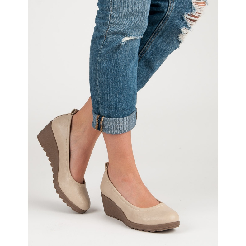 J. Star Bež pumpe na klin 1