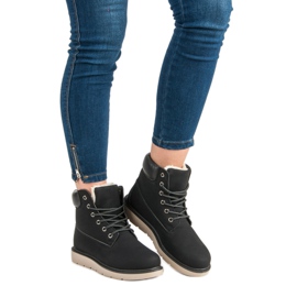 Traperi na platformi crno 2