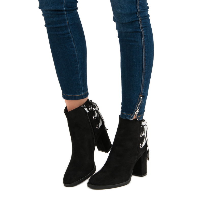Ideal Shoes Modne čizme na postu crna 1