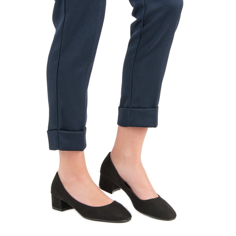 Queentina Pumpe s ravnom petom crno 1