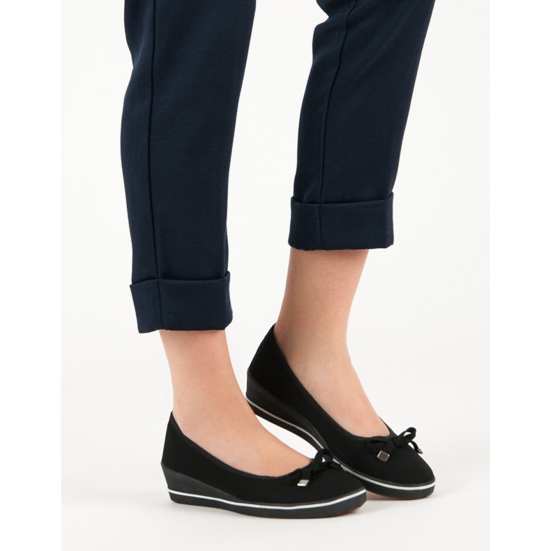 Klinasta balerina crna 1