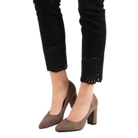 Ch. Creation Crpke od antilopa na stupu smeđa 1