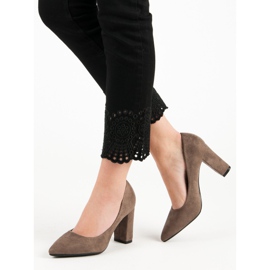 Ch. Creation Crpke od antilopa na stupu smeđa 2