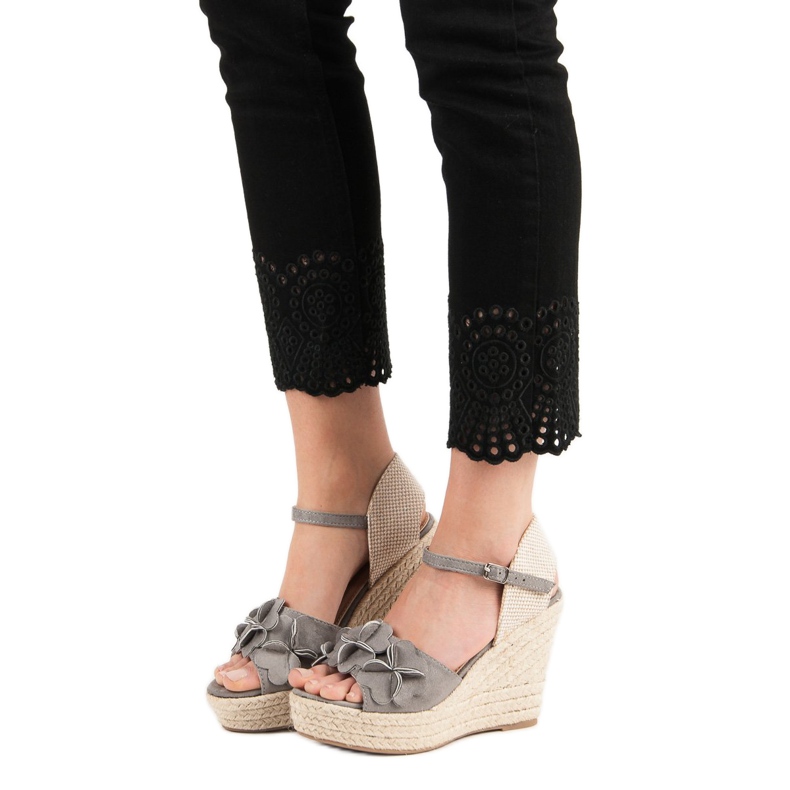 Top Shoes Sive sandale s cvijećem siva 2