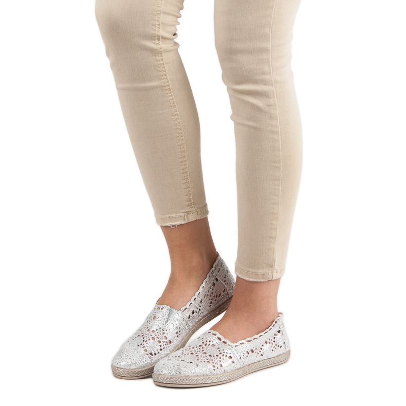 Sweet Shoes Espadrile od srebrne čipke siva 1