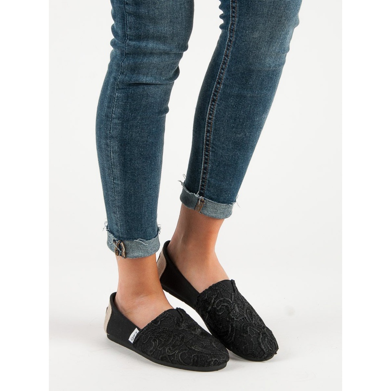 L. Day Sliponi s uzorkom crno 1