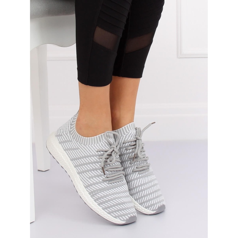 Siva sportska obuća HY2812 Svijetlo siva 1