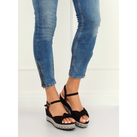 Crne sandale na klinastu petu B126 Crna 2