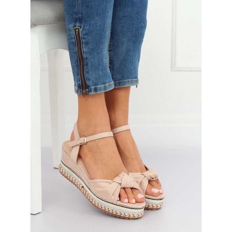 Bež sandale na klin petu B126 Bež 1
