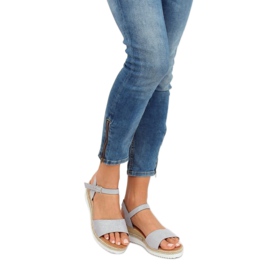 Sive sandale na niskoj klinnoj peti 7868-KL Siva 1