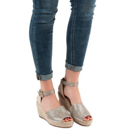 Evento Ležerne sandale na klin siva 2