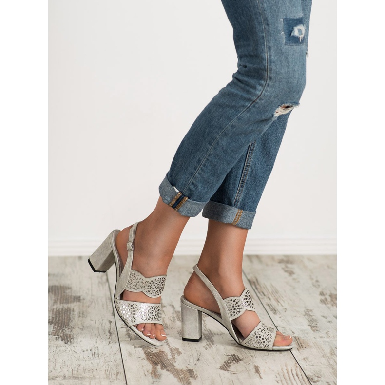 Goodin Srebrne sandale na šanku siva 2