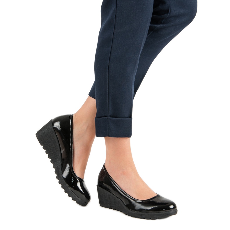 J. Star Lakirane pumpe crno 1