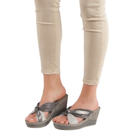 VINCEZA sandale na klin siva 1