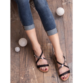 Small Swan Sandale s biserima crno 2