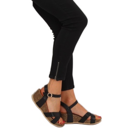 Crne sandale na klinastu petu 1058 Crna crno 1