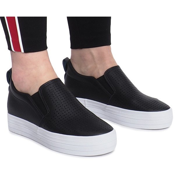 Crne ažurne tenisice na klinu Rockvale crna 2