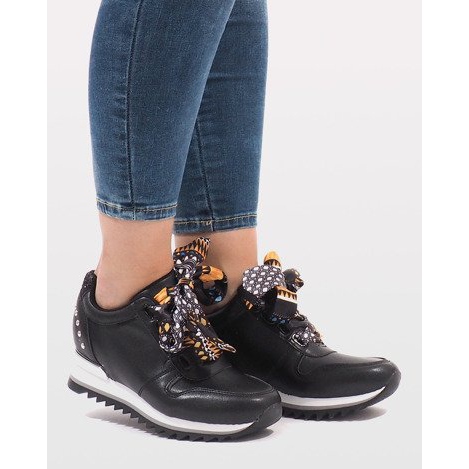 Crne sportske tenisice na klin G-124 crno 1