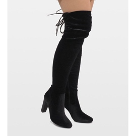 Crne čizme od velura na stupu E-4902 crno 2