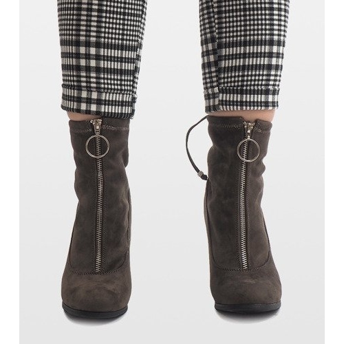 Zelene gležnjače od antilopa na stupu C-7179 zelena 1