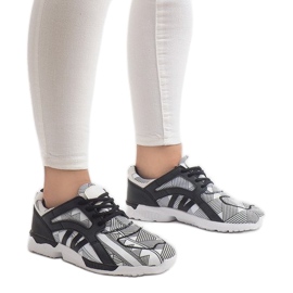 523 bijela trenerka crna 1