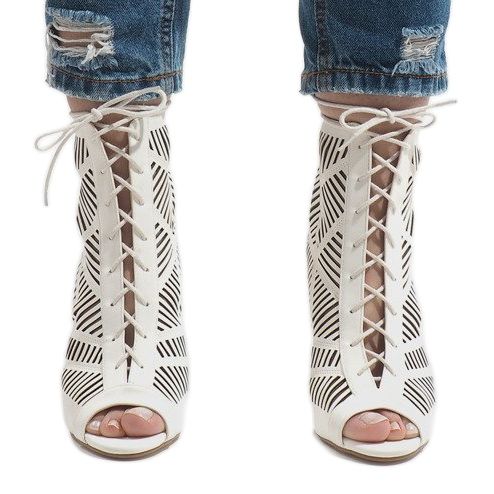 Bijele čizme na pribadači 1610-225 bijela 2