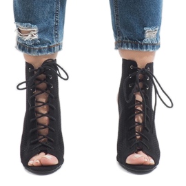 Crne otvorene čizme na petu 1610-22 crna 2