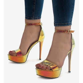 Zlatne sandale s preljevnim petama 8338-19 zlatni 1