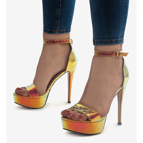 Zlatne sandale s preljevnim petama 8338-19 zlatni 1