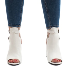 Bijele čizme na postu 173-853 bijela 2