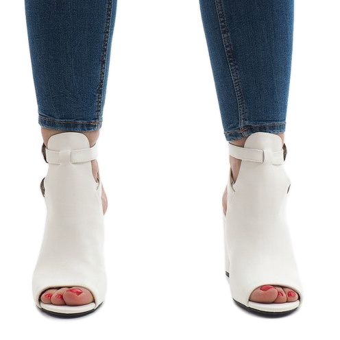 Bijele čizme na postu 173-853 bijela 2