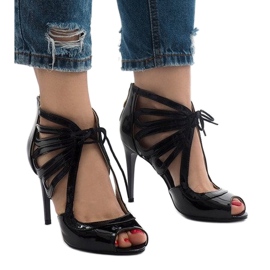 Crne otvorene lakirane čizme C-003 crna 2