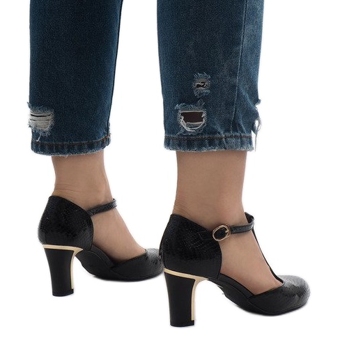 Crne crpke na stupu 2239-1 crna 1