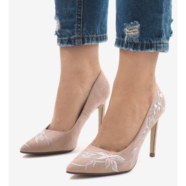 Ružičasta antilop na visokim potpeticama 16032-18 1