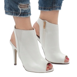 Bijele otvorene čizme na visoku petu 9095-98 bijela 1