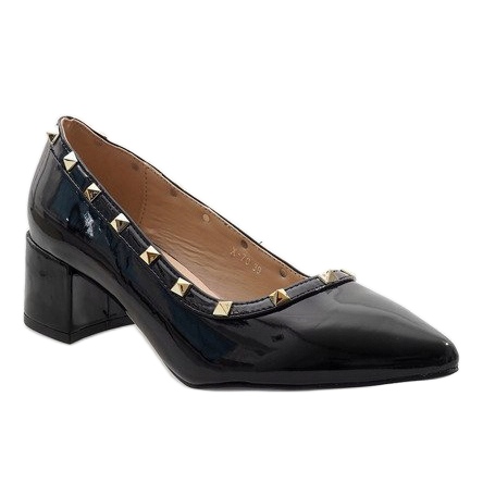 Pumpe od crnog laka na stupu X-70 1